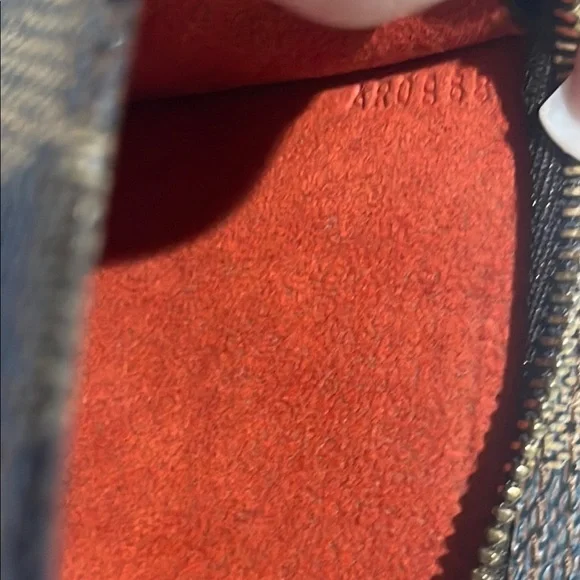 Louis Vuitton Pouchette - Picture 8 of 10